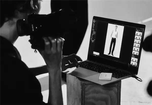 三星T7 Shield新版移动固态硬盘首发999元起:机身再生铝材质打造