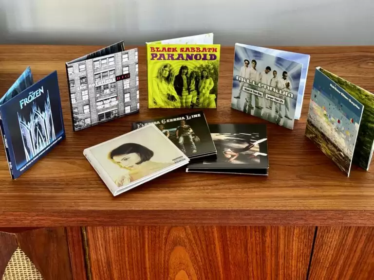 初探 4 英寸黑胶唱片：每面能听约 4 分钟，漂亮但“难伺候”