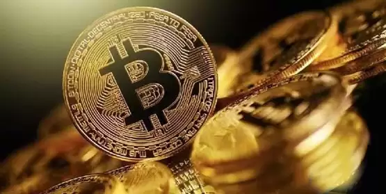 比特币攀高5.8万美元!QCP Capital:BTC过度看跌 以太坊ETF或立大功