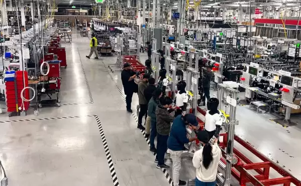 马斯克确认Optimus机器人复数为Optimi 量产目标每年千万台