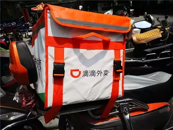外卖战局烧钱800亿：三巨头三季度巨亏背后
