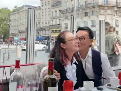 李国庆与新婚妻子互吻：高调示爱迎娶白月光