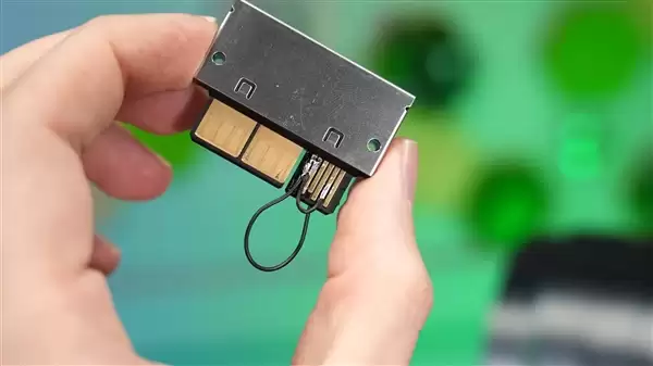 单12V-2×6实现为RTX 5090供电750W!甚至都没敢跑分