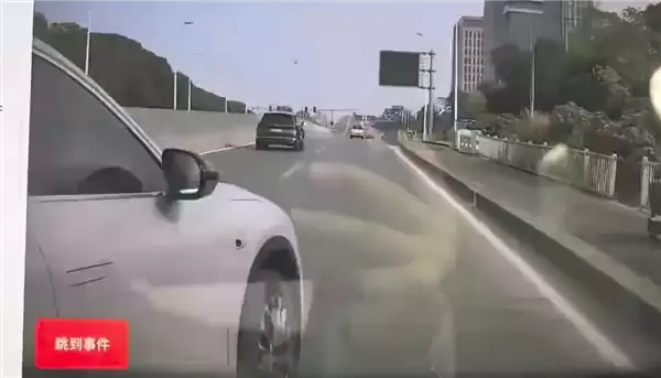 蔚来EC6撞断护栏车身断裂 行车记录曝光:司机刀片超车失误