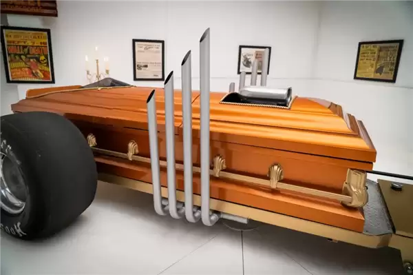 美国人真的造出过“棺材车”：还能合法开上路