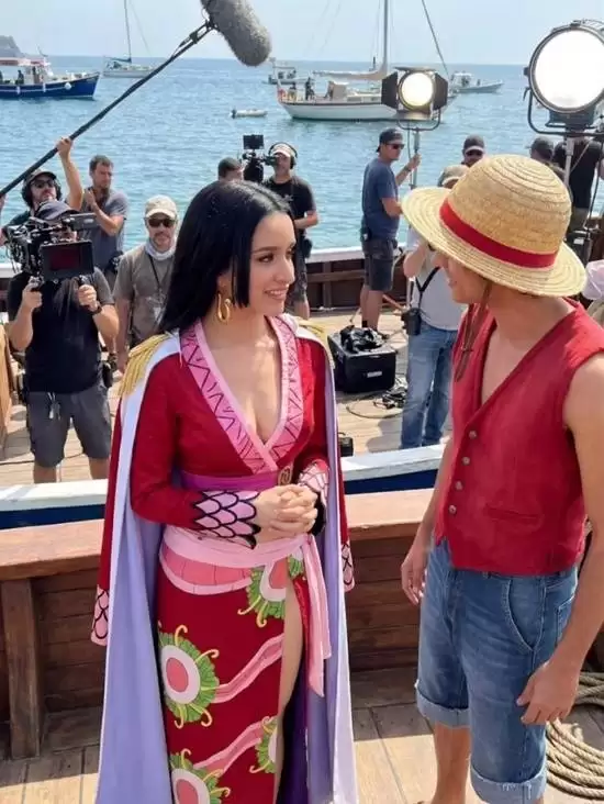 印度性感女星出演真人版海贼王是假的：AI作图