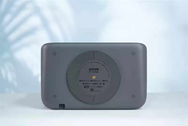 卷完光源卷镜头!当贝X7 Max投影仪评测:纯三色激光已普及 镜头移轴新赛道出现!