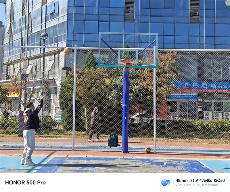 把8000mAh塞进直屏！荣耀500 Pro评测：开卷“全面旗舰”