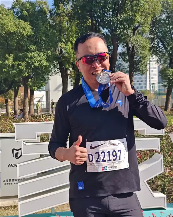 荣耀前CEO赵明现身：跑完上海马拉松松全马 状态不错