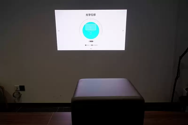 卷完光源卷镜头!当贝X7 Max投影仪评测:纯三色激光已普及 镜头移轴新赛道出现!