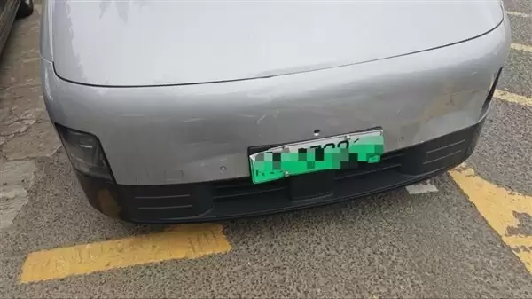 理想MEGA追尾事故致三车受损 定损2.8万元维修成本曝光