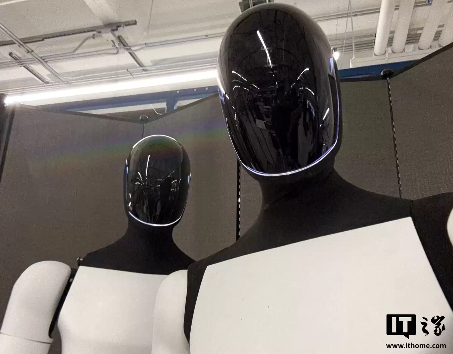 马斯克：Optimus 人形机器人复数形式为 Optimi