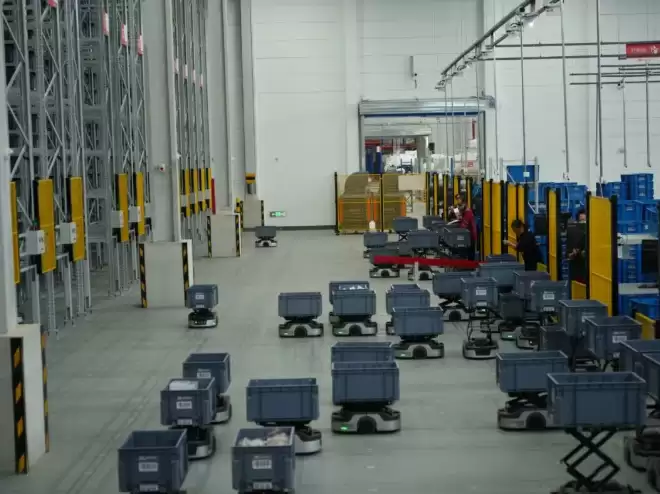 2025年快遞量突破1800億件:智能物流驅動高效配送