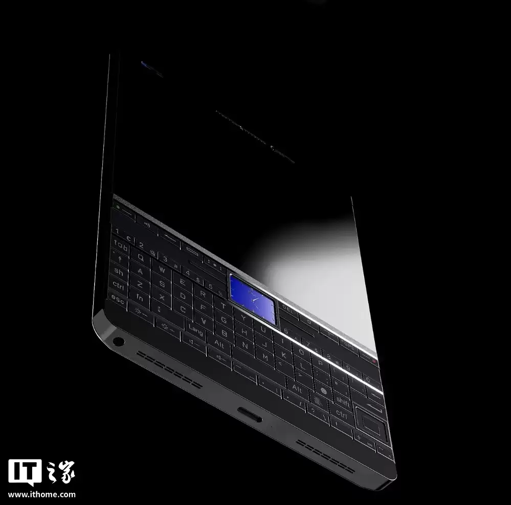 Lotus Diplomat 全键盘手机现身:骁龙 8 Elite 芯片,24GB 内存、1.5TB 存储空间