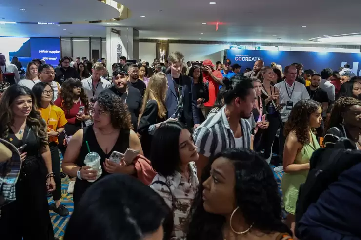 阿里巴巴国际站在美国举办Co-Create峰会：地标亮灯、会场爆满、200万全球中小企业参与