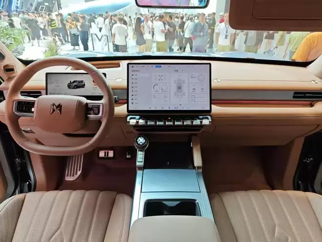 更猛更硬更奢 军工血统+全栈华为 猛士M817售31.99万元起