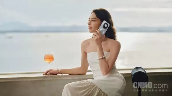 老外关注华为Mate 80引发明星抢购潮 线上库存秒售罄
