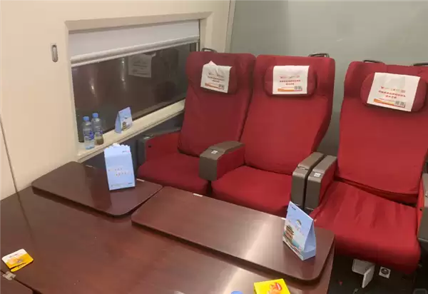 高铁特等座面对面坐 包间被吐槽像会议室！12306回应