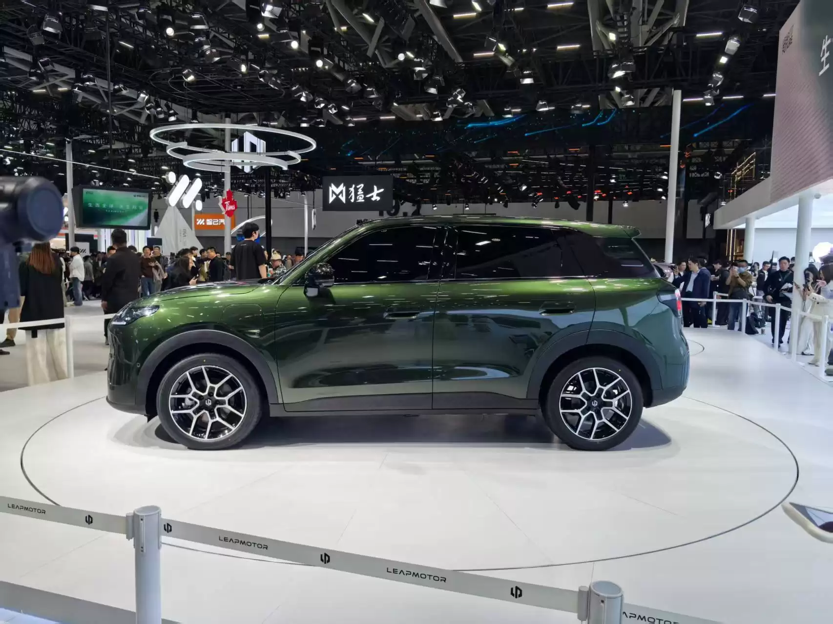 盲订开启2026年上半年上市 零跑A10车展首发