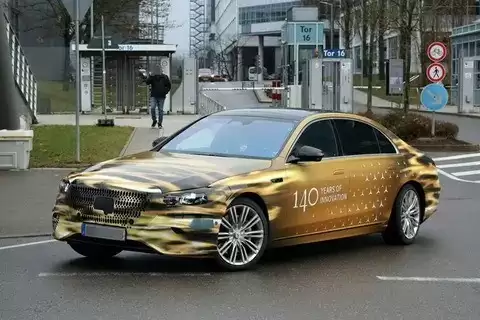 奔驰S级中期改款谍照曝光 2026年亮相设计向E级靠拢