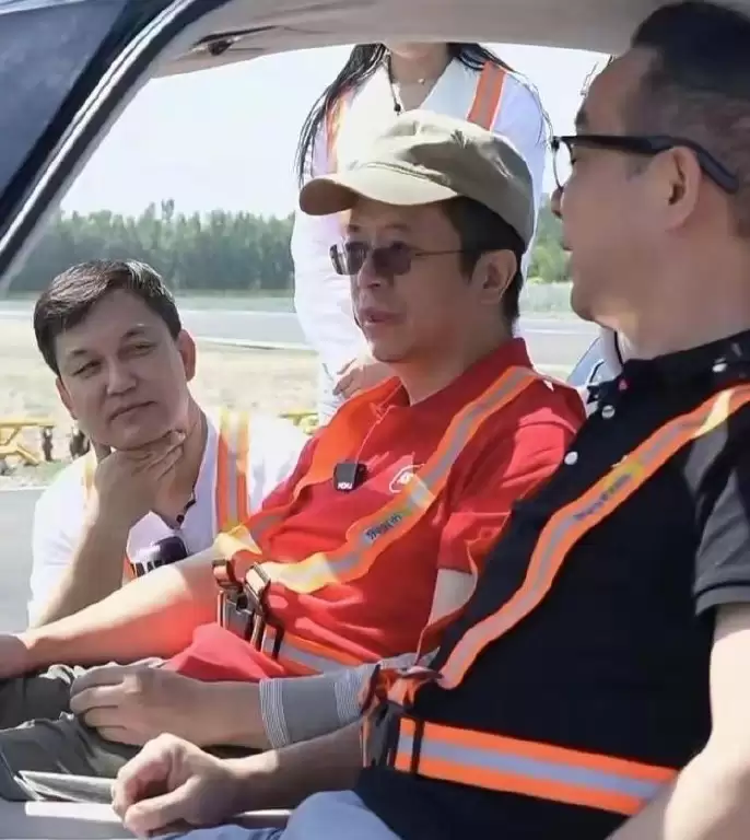 周鸿祎试驾飞行汽车遇挫：不换车改换飞机