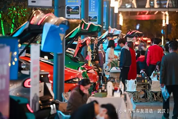 20多位小米车主武汉举办后备箱集市 雷军点赞：生活如此美好 相信都会看到