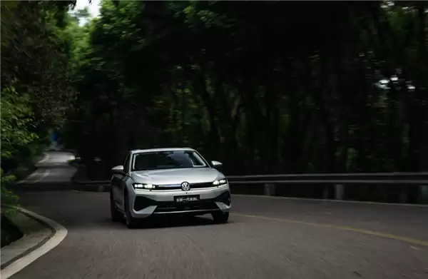 11.49万起 全新一代大众速腾L上市:家用轿车常青藤还香吗