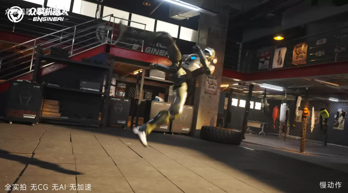 众擎 T800 人形机器人亮相:空中回旋踢,一脚踹烂门