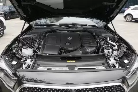 奔驰新E级标轴运动版上市 售45.29万元起