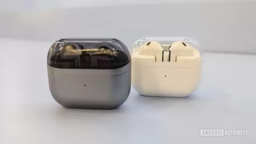 三星 Galaxy Buds4 耳机曝光:半入耳设计,配金属格栅