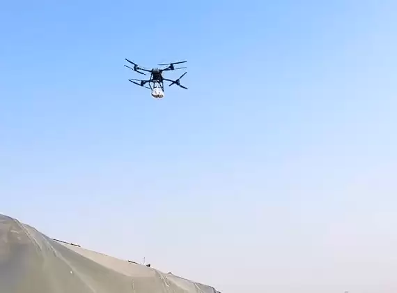 长江里面也能点外卖了:无人机直接送到船上