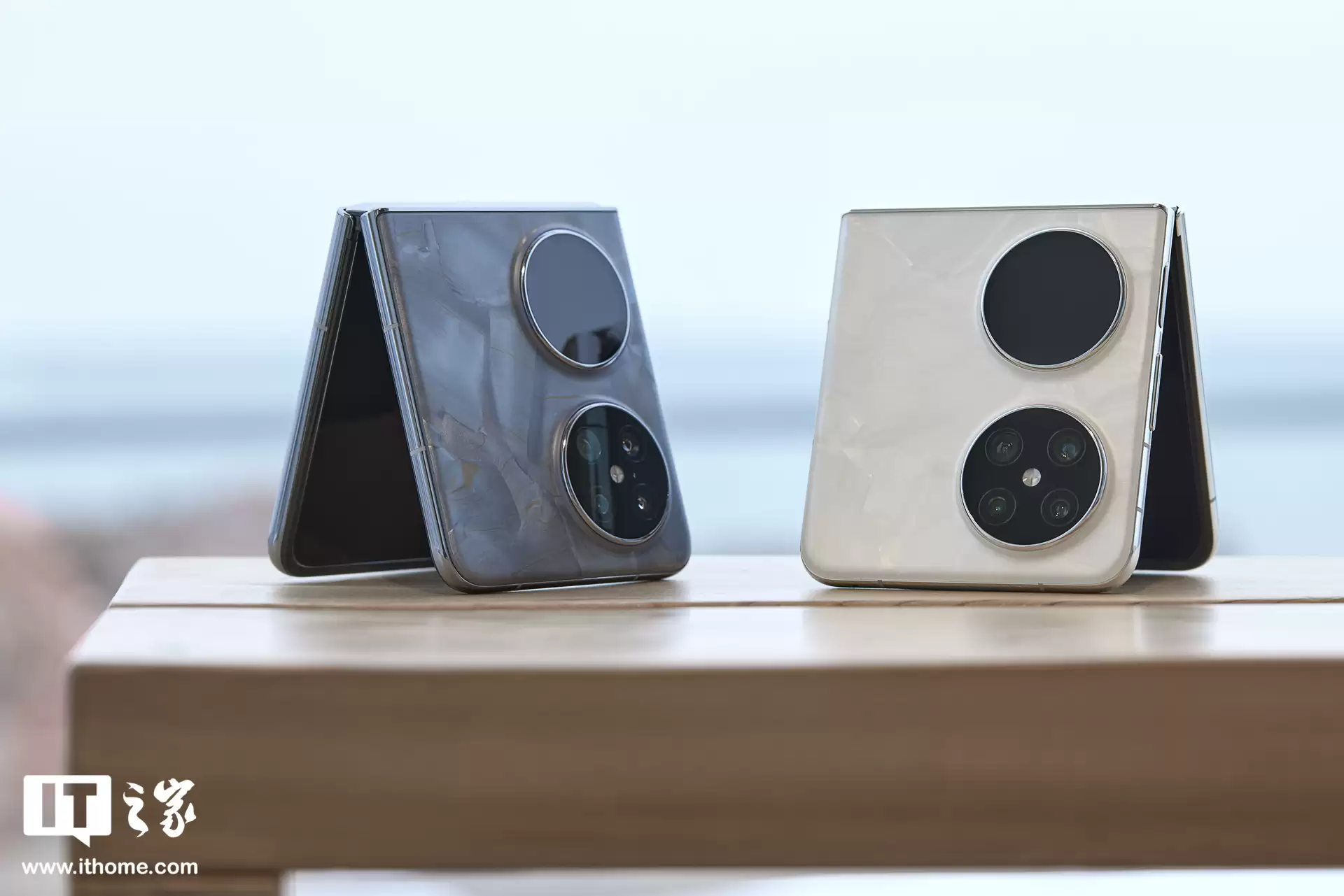 华为 Mate XTs、Pura X 等折叠屏机型获 HarmonyOS 6.0.0.115 升级,新增应用中心等功能