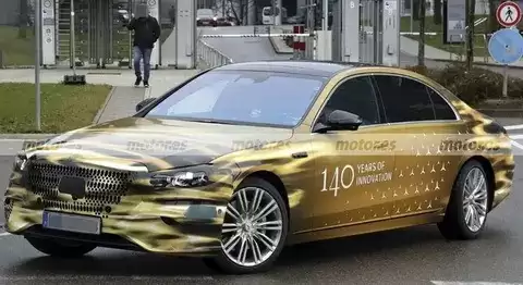 全新奔驰S级曝光:2026年亮相,搭载L3智驾与三联屏