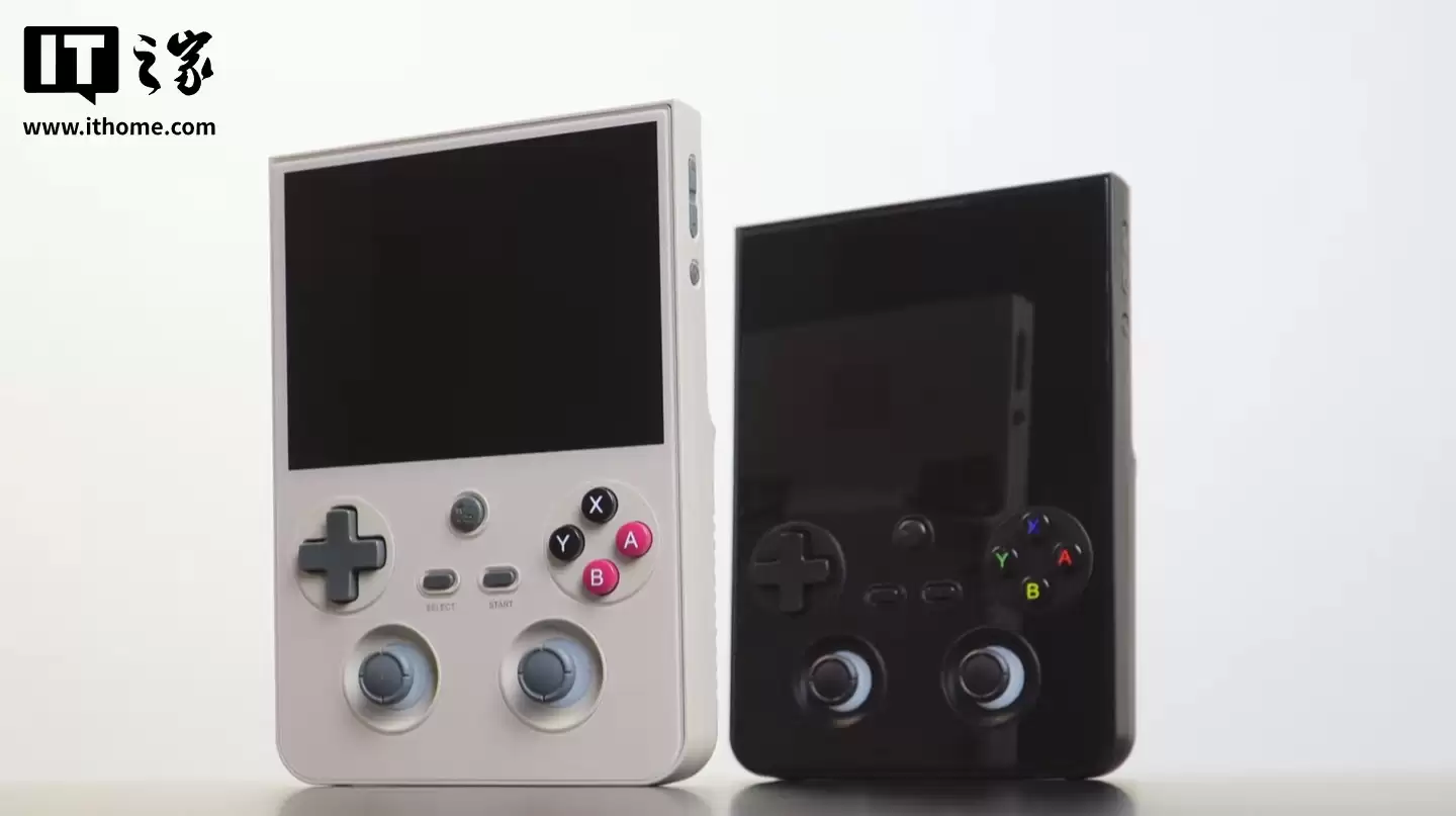 Anbernic 安伯尼克 RG477V 掌机亮相：主动散热风扇设计，竖板造型