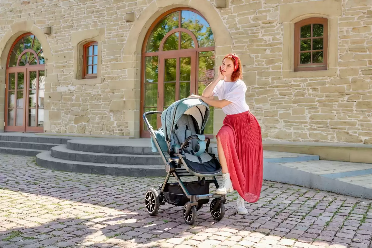 奔驰推出豪华婴儿推车，售价最高达1999欧元