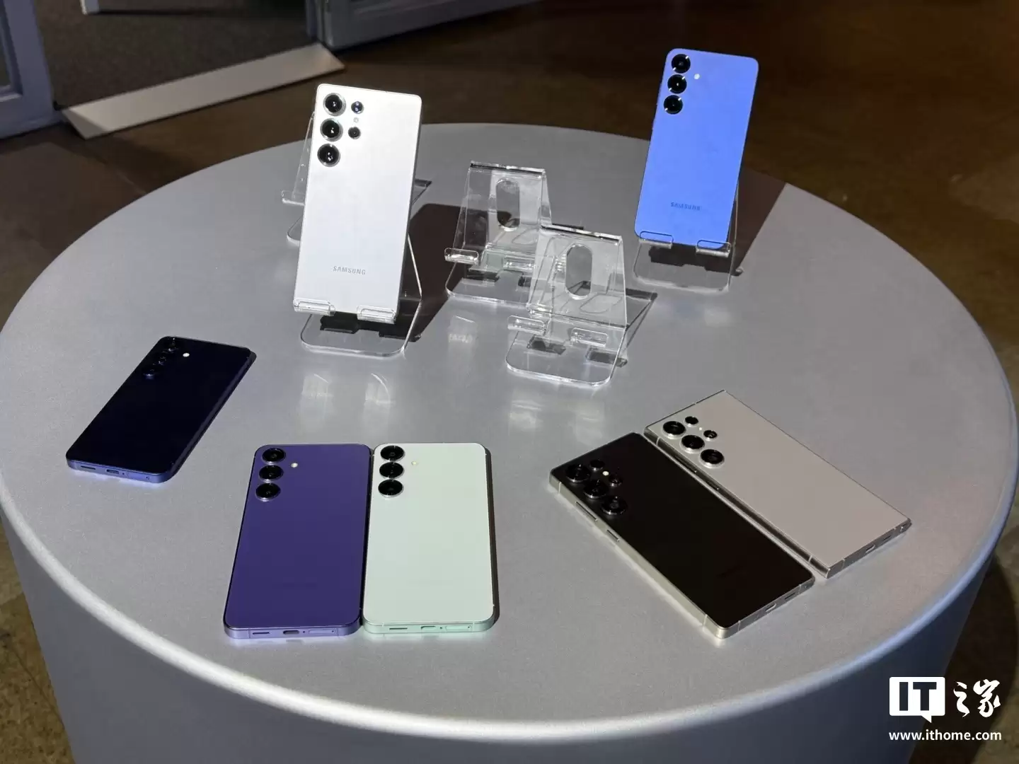 消息称三星 Galaxy S26 Ultra 手机将推四款配色,紫色为主打色