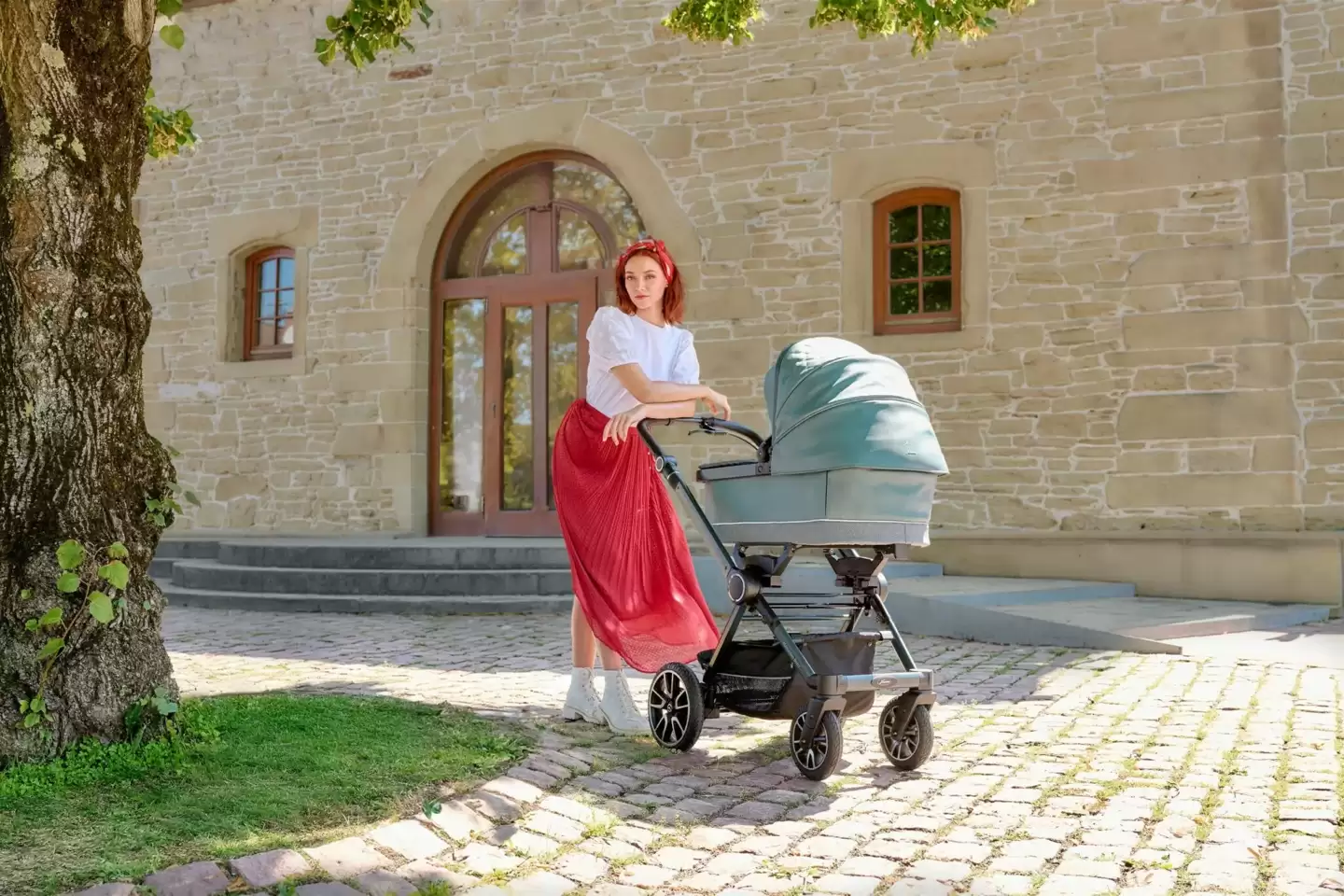 奔驰推出豪华婴儿推车，售价最高达1999欧元