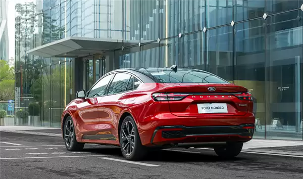 14.98万起 新款福特蒙迪欧上市:终于抛弃分体大灯组