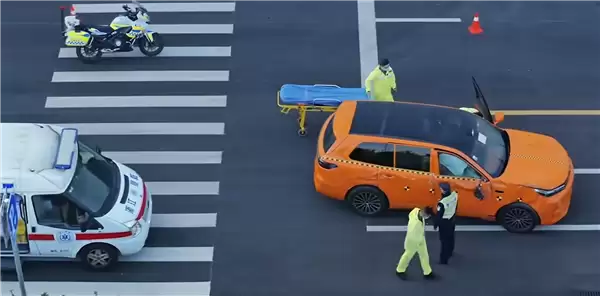 行业首家!吉利成功开展“车警医”联动救援试验 出事故自动出警