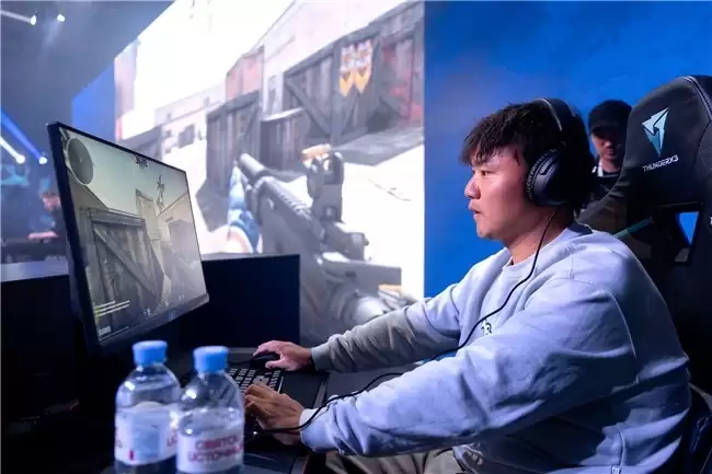 莫斯科举办首届电子游戏之夜 经典复古氛围下的宏大赛事