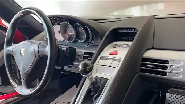 688万起 困在广州展厅里的保时捷卡雷拉GT要拍卖了：无法上牌