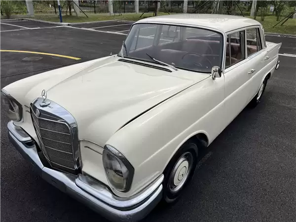 1963年奔驰古董车将拍卖：起拍价3.5万 能开能跑