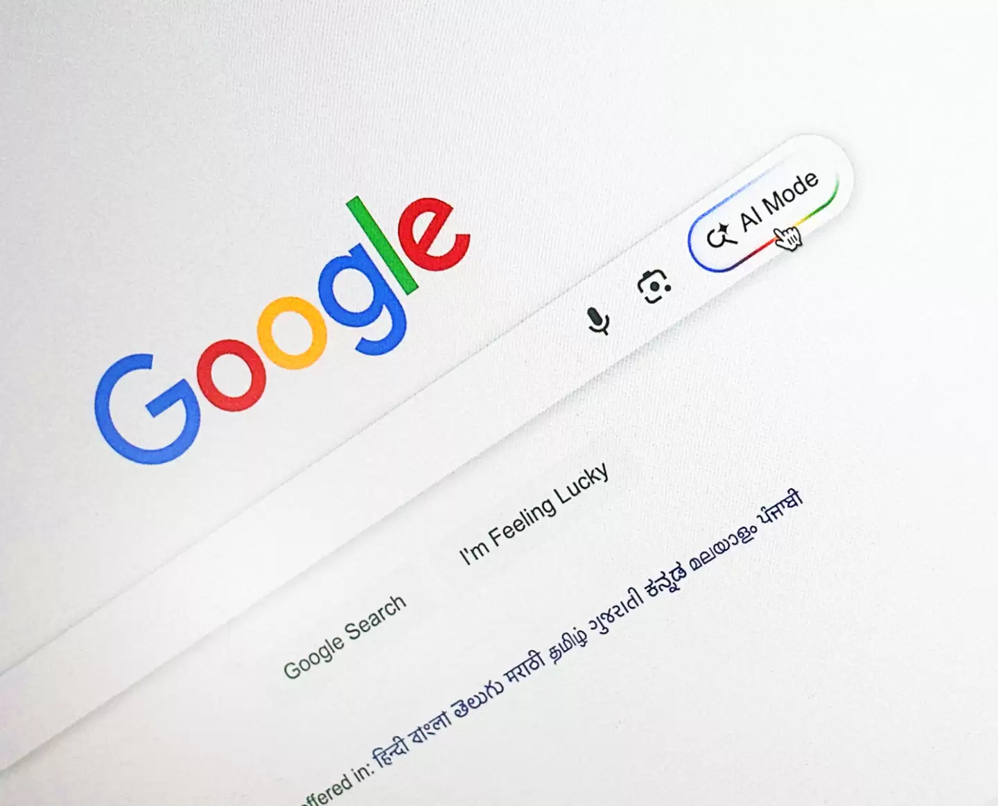 谷歌对 OpenAI 步步紧逼：开始在搜索中测试合并两大 AI 新功能