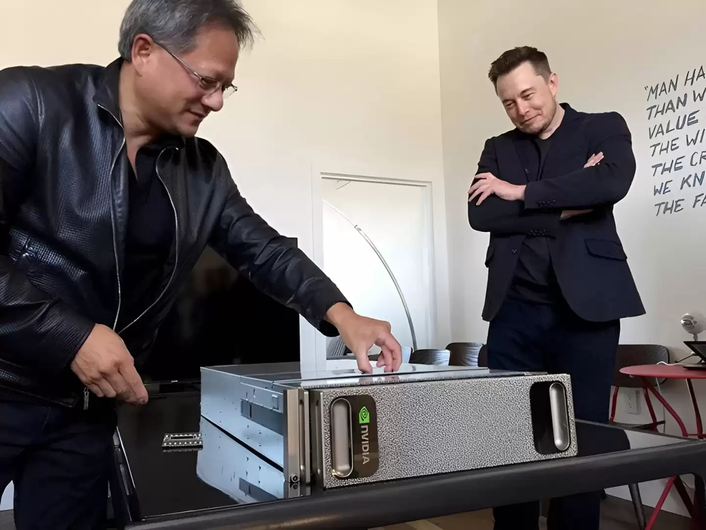 黄仁勋回忆DGX-1冷启动:唯一客户是马斯克推荐的OpenAI