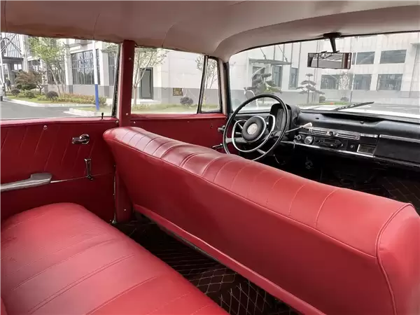 1963年奔驰古董车将拍卖:起拍价3.5万 能开能跑