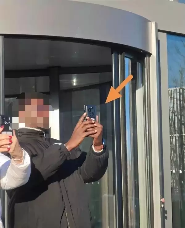 小米17 Ultra真机曝光：三摄新设计、骁龙8至尊版首发