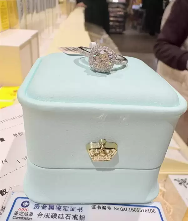 169元起售 女子坐4小时高铁来胖东来买小糖钻戒:遗憾扑空