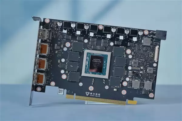 “国产GPU第一股”诞生！摩尔线程正式上市：上半年收入超过过去三年总和