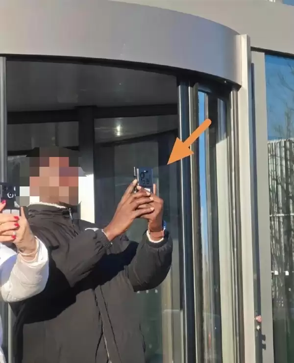 第一款骁龙8E5超大杯！小米17 Ultra真机现身：确认四摄改三摄