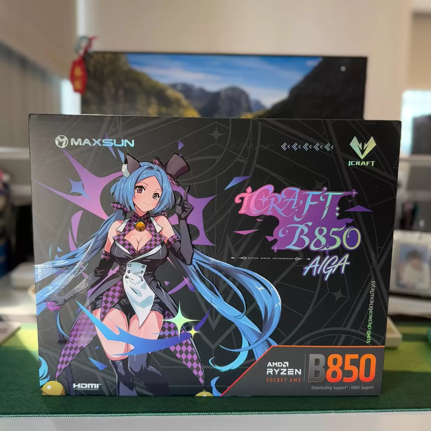 铭瑄开箱 MS-iCraft B850 AIGA 主板包装盒，含多款二次元 IP 配件